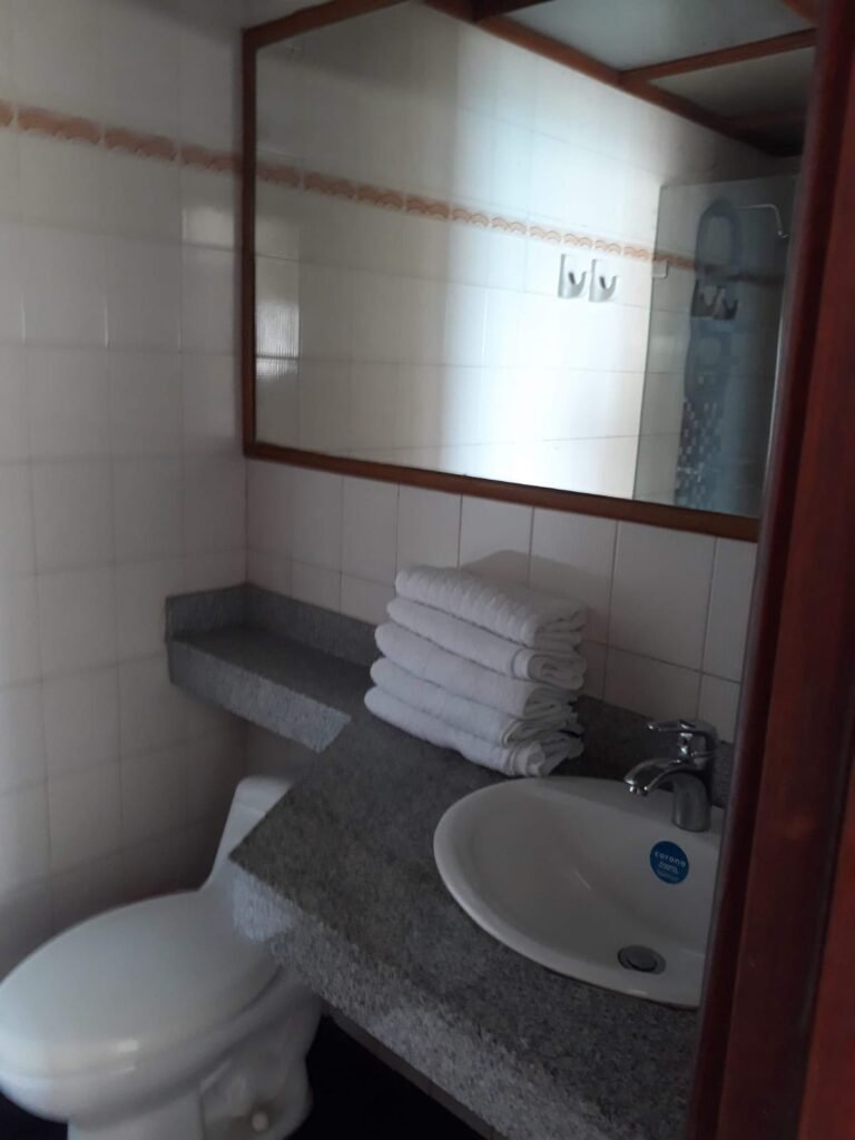 Baño Apartamento Amoblado 1301AT Dos Alcobas Edificio Cartagena Escape Plaza