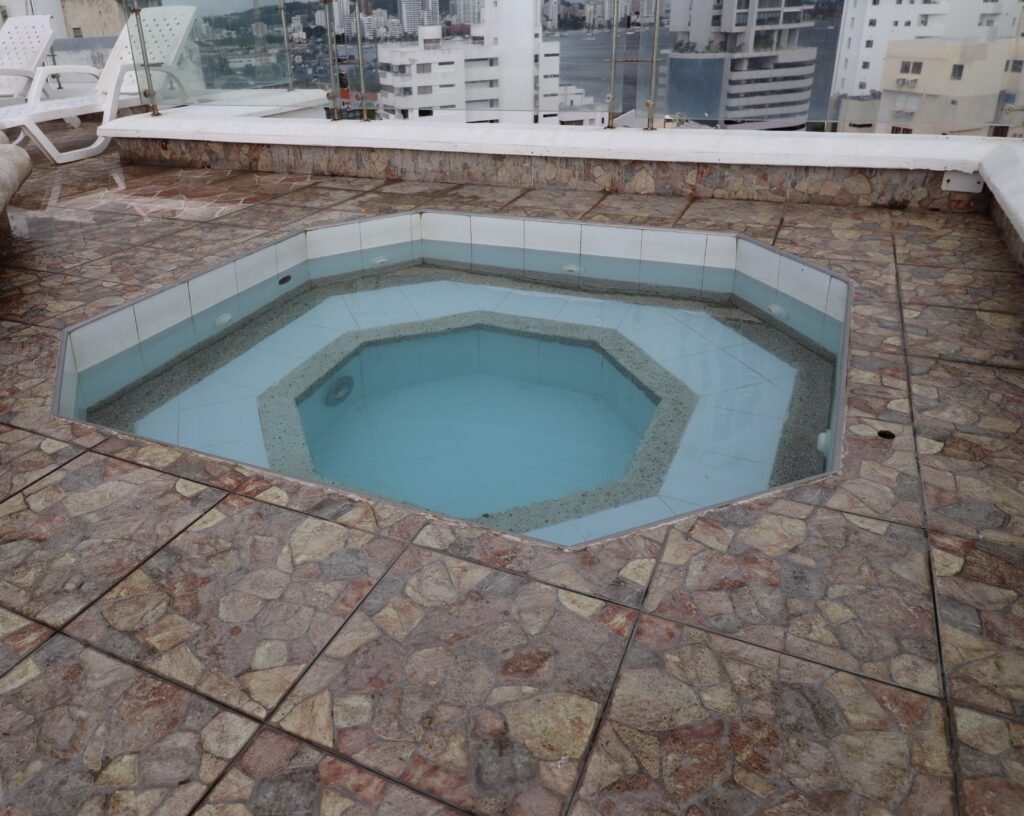 jacuzzi edificio cartagena escape plaza